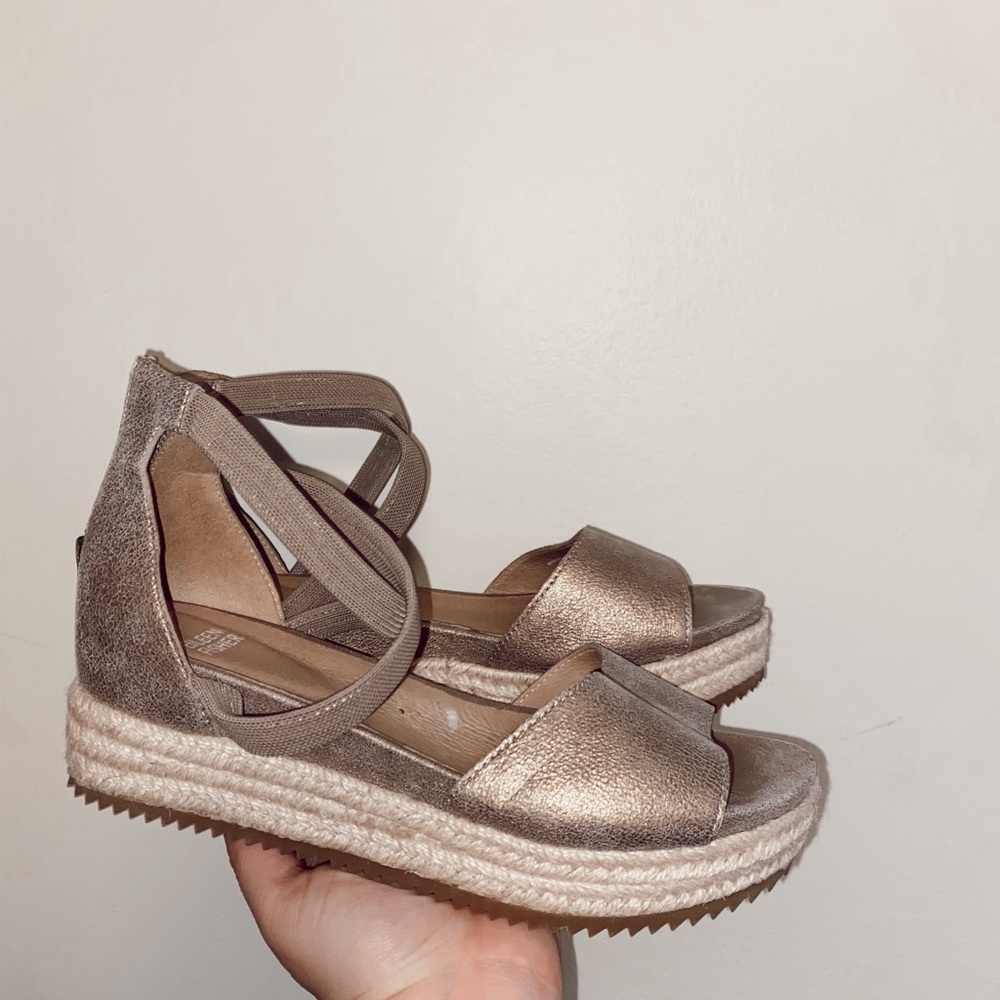 Platform Sandals - Picture 3 of 3